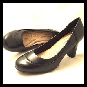PierreDumas comfort heel 8.5 fits like 9